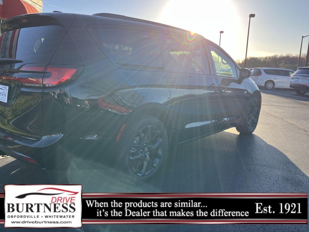 new 2026 Chrysler Pacifica car, priced at $54,715