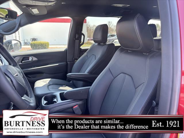 new 2025 Chrysler Pacifica car, priced at $44,668