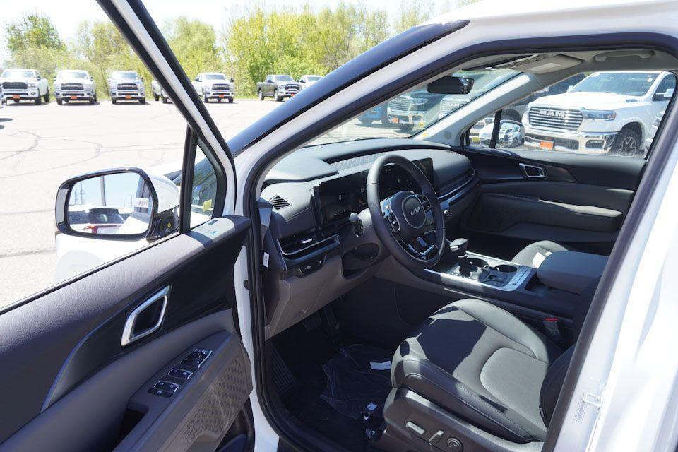 new 2025 Kia Carnival car, priced at $37,801