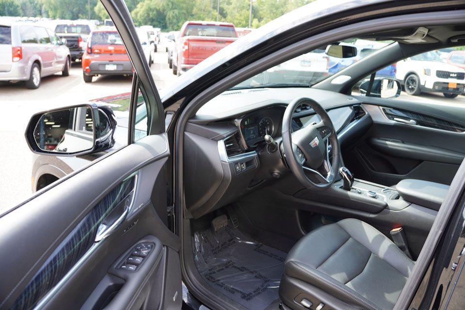 used 2023 Cadillac XT6 car, priced at $43,546