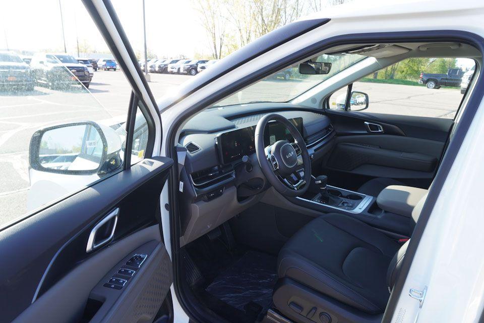new 2025 Kia Carnival car, priced at $37,552