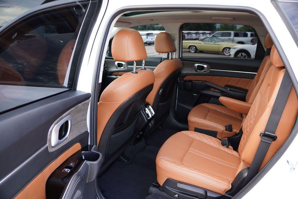used 2022 Kia Sorento car, priced at $32,236