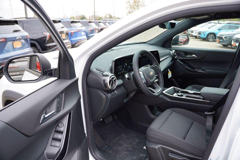 new 2026 Chevrolet Equinox car, priced at $29,840