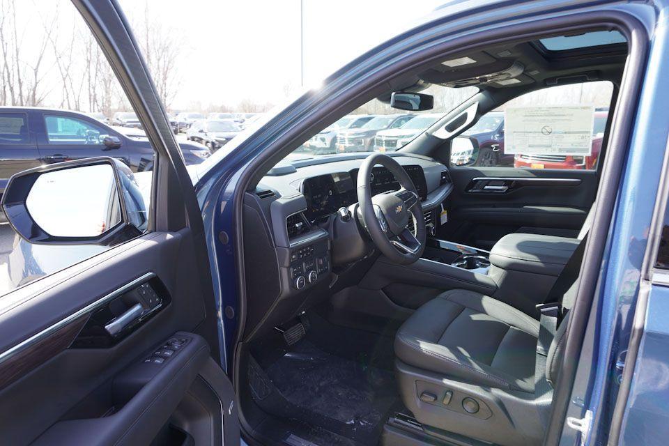 new 2025 Chevrolet Suburban car, priced at $71,579