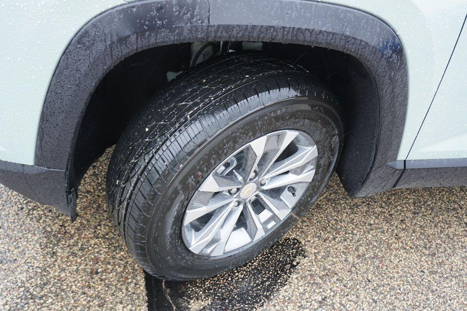 new 2026 Chevrolet Equinox car, priced at $29,990