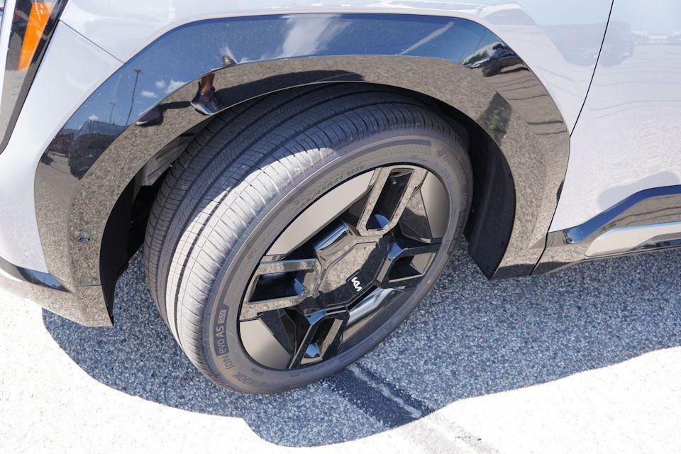 new 2026 Kia EV9 car, priced at $67,422