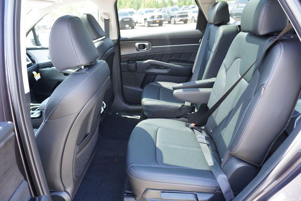 new 2025 Kia Sorento car, priced at $39,086