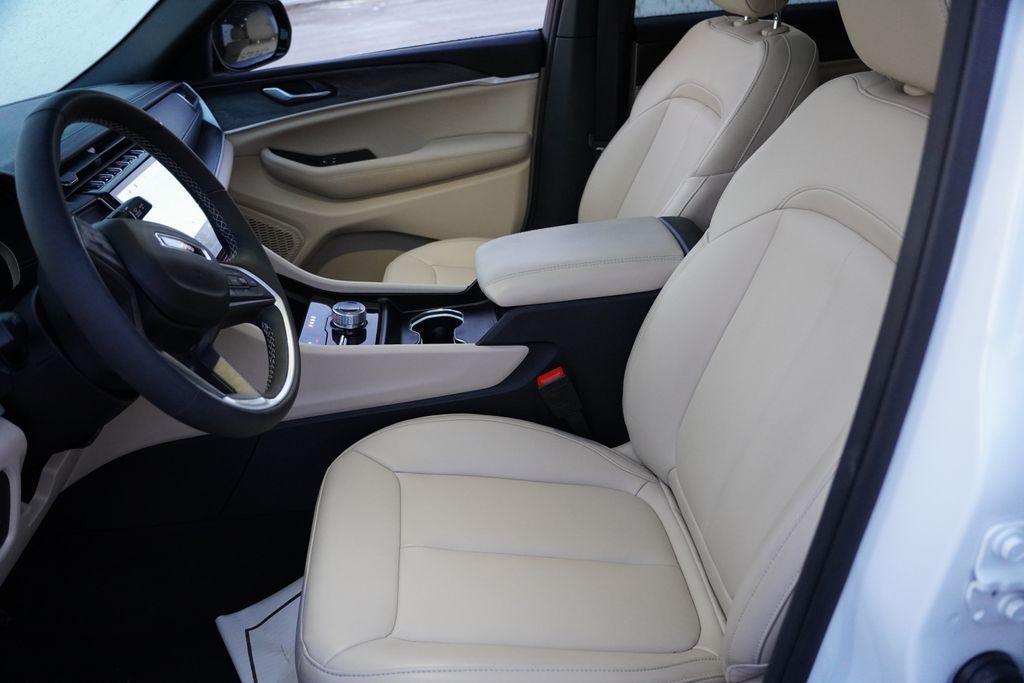 used 2024 Jeep Grand Cherokee car, priced at $38,755