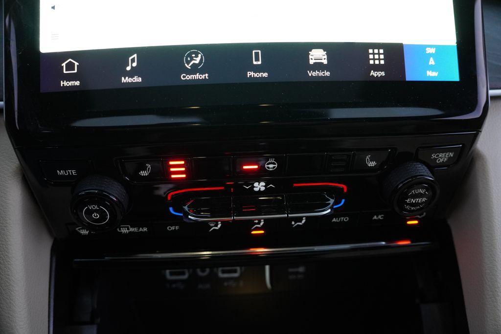 used 2024 Jeep Grand Cherokee car, priced at $38,755