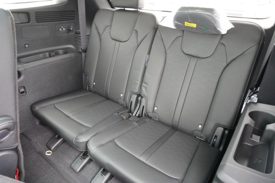 new 2025 Kia Sorento car, priced at $37,762