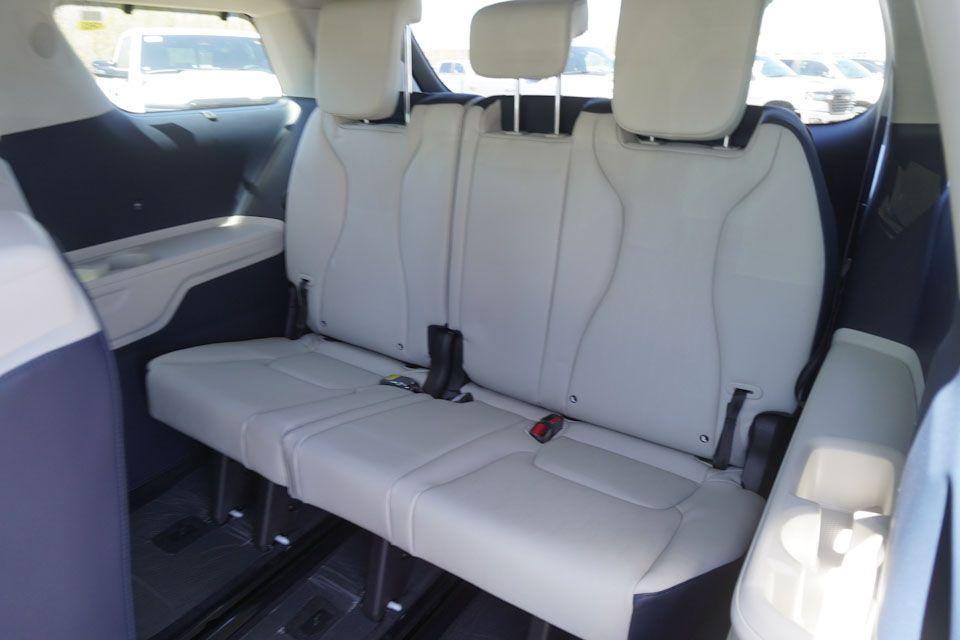 new 2025 Kia Carnival car, priced at $39,890