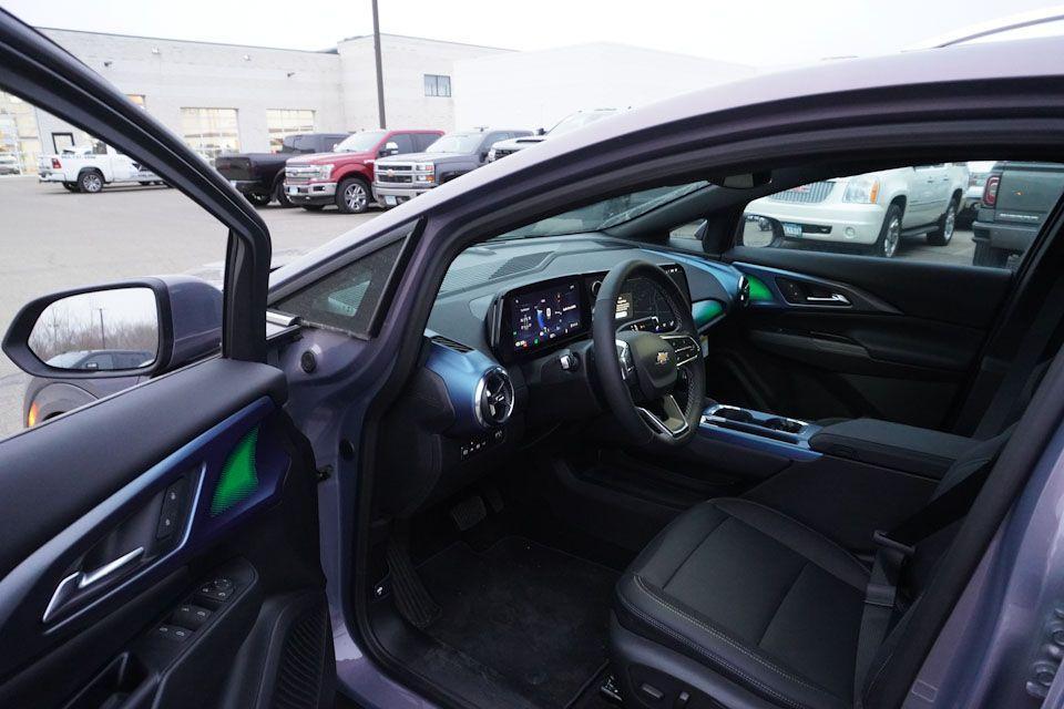 new 2025 Chevrolet Equinox EV car, priced at $39,495