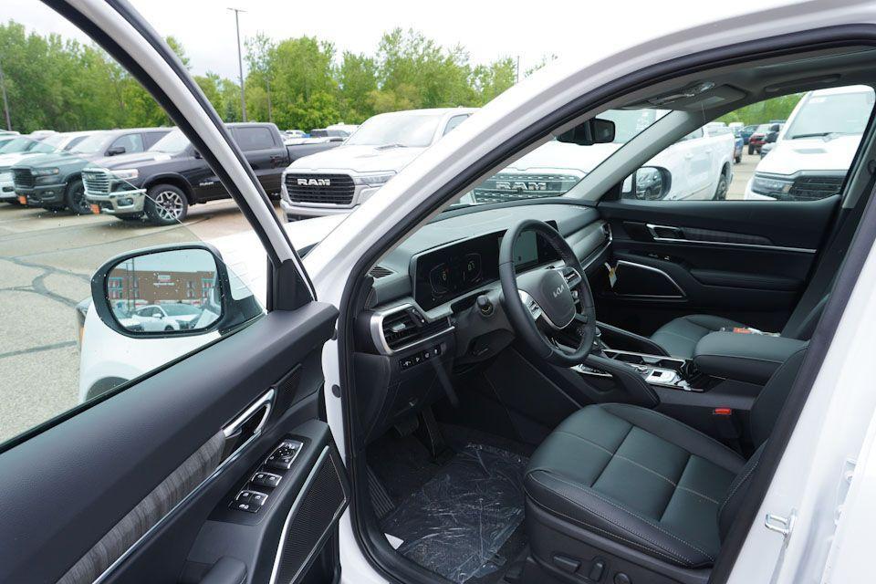 new 2025 Kia Telluride car, priced at $42,279