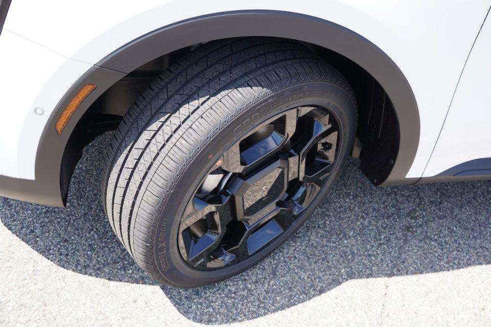 new 2025 Kia Sorento car, priced at $42,280