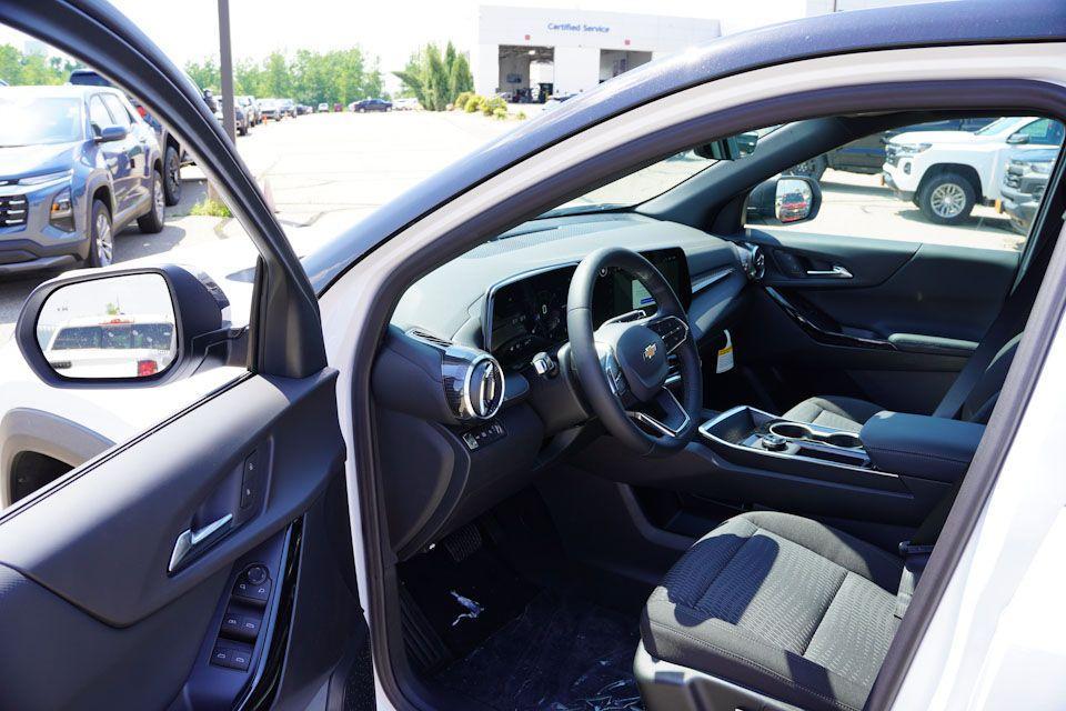 new 2026 Chevrolet Equinox car, priced at $30,335