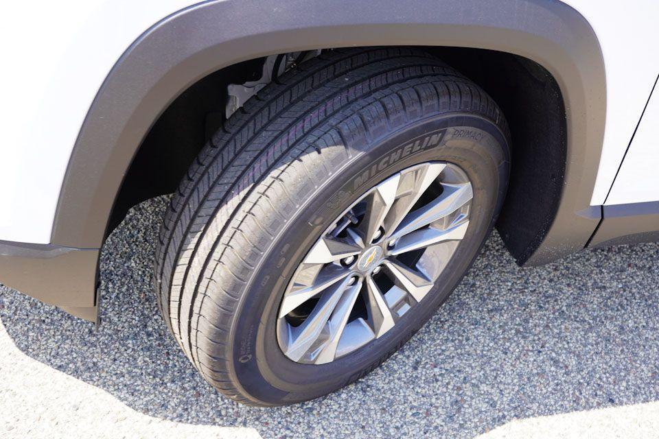 new 2026 Chevrolet Equinox car, priced at $30,335