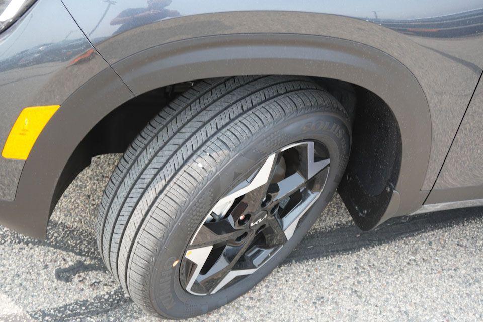 new 2025 Kia Seltos car, priced at $26,154