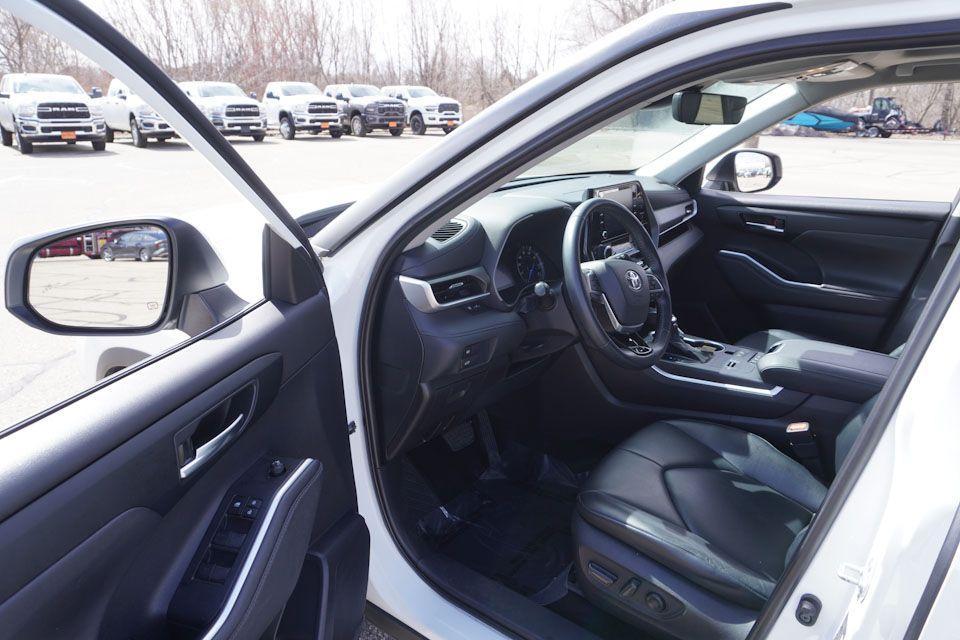 used 2021 Toyota Highlander Hybrid car, priced at $36,747
