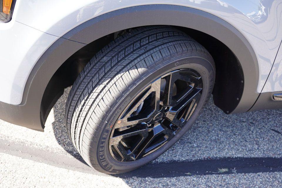 new 2025 Kia Telluride car, priced at $49,823