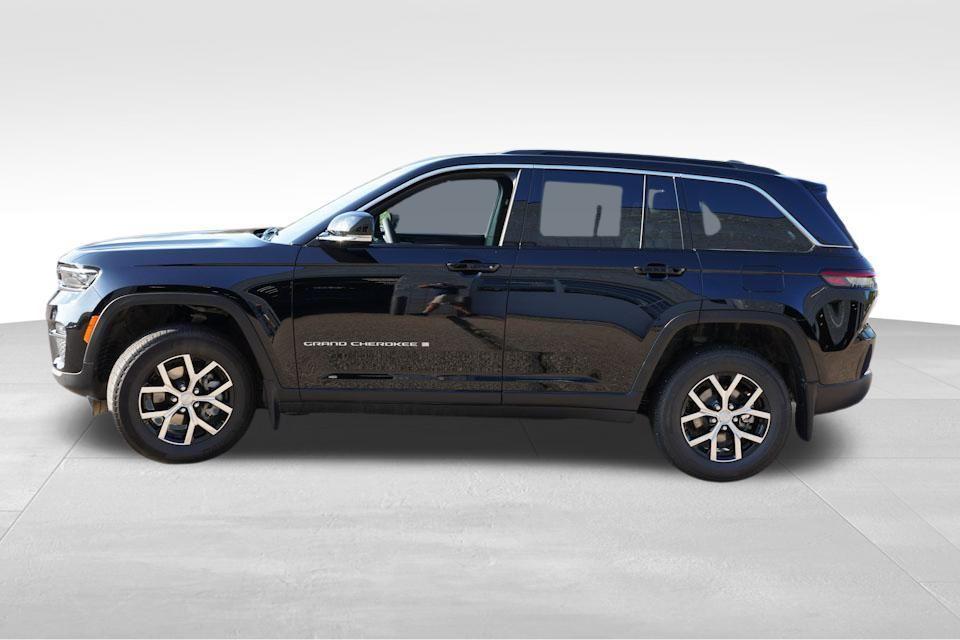 used 2025 Jeep Grand Cherokee car, priced at $38,520