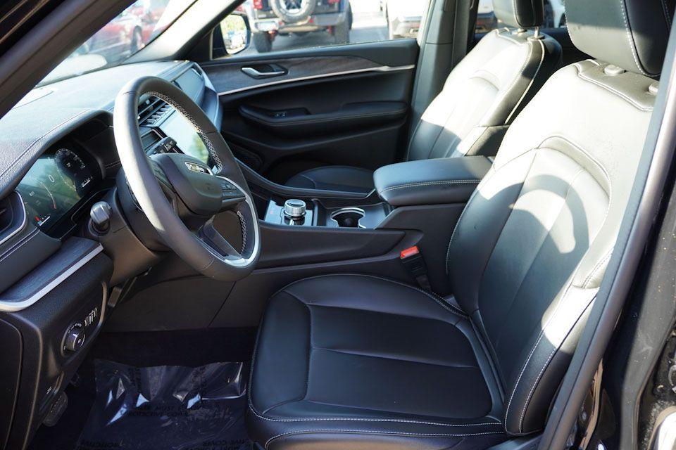 used 2025 Jeep Grand Cherokee car, priced at $38,520