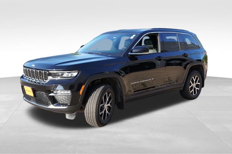 used 2025 Jeep Grand Cherokee car, priced at $38,520