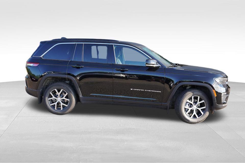 used 2025 Jeep Grand Cherokee car, priced at $38,520