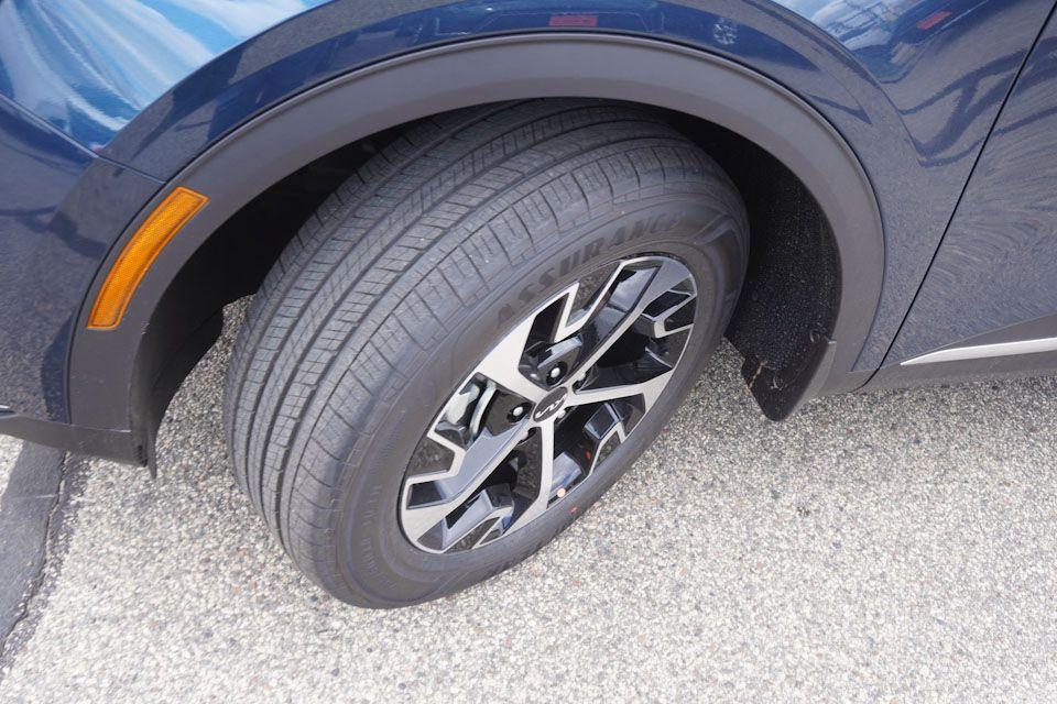 new 2025 Kia Sportage Hybrid car, priced at $33,753