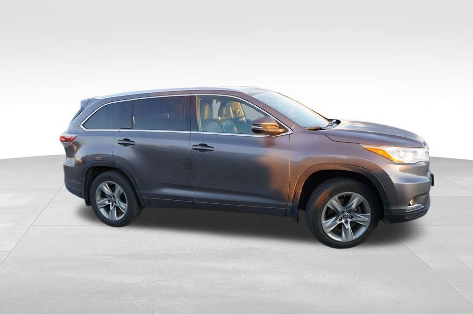 used 2016 Toyota Highlander car, priced at $22,667