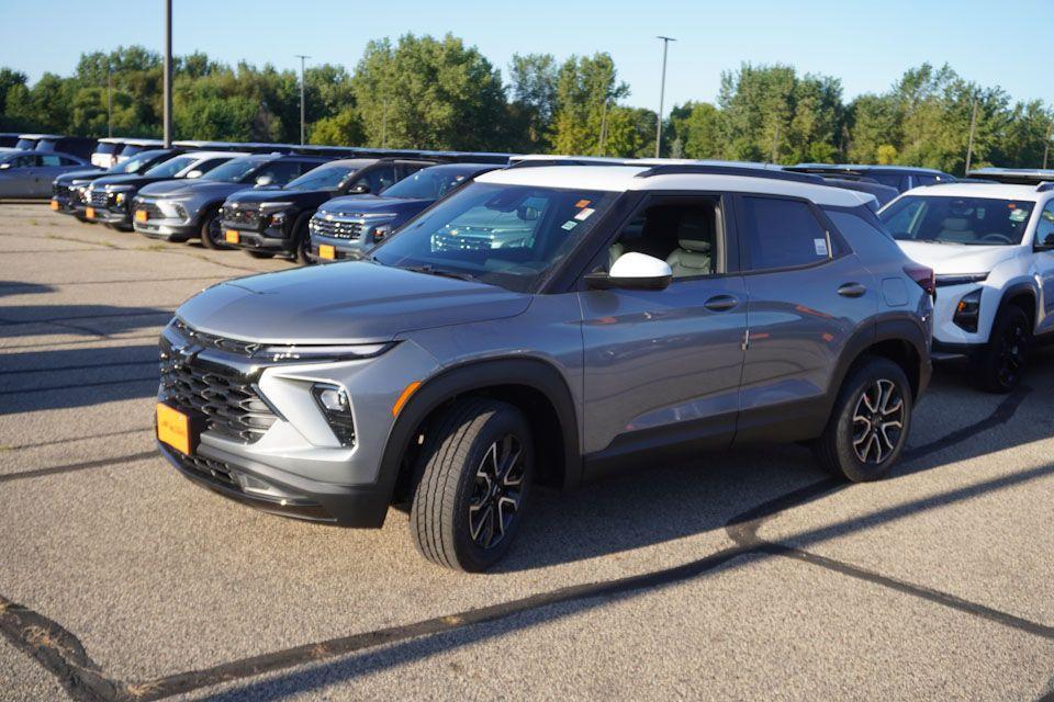 new 2025 Chevrolet TrailBlazer car, priced at $28,390