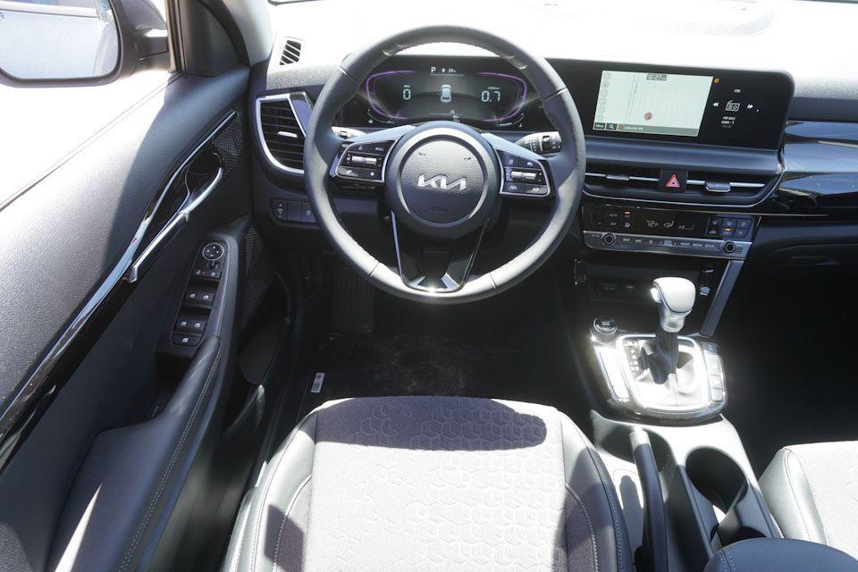 new 2025 Kia Seltos car, priced at $25,438