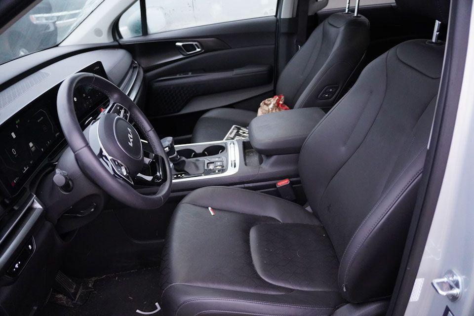 used 2025 Kia Carnival car, priced at $40,375