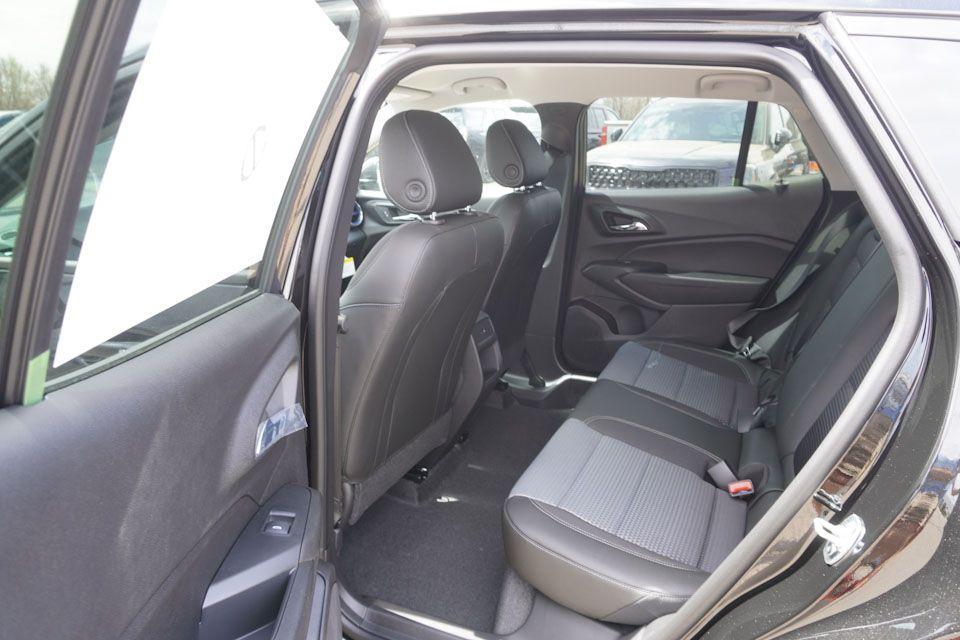 new 2025 Chevrolet Trax car, priced at $23,719