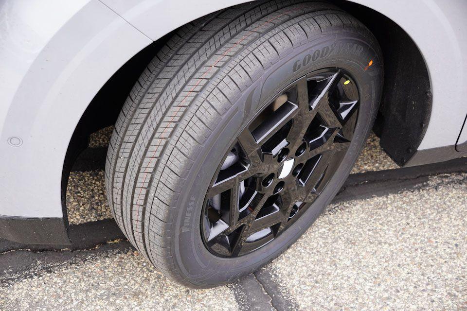 new 2026 Kia Carnival Hybrid car, priced at $46,426