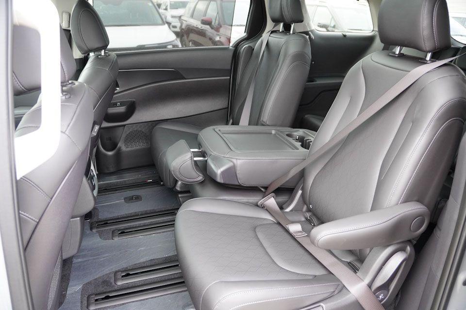 new 2026 Kia Carnival Hybrid car, priced at $46,426