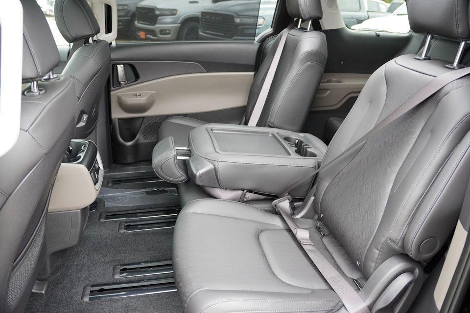 new 2026 Kia Carnival car, priced at $43,621