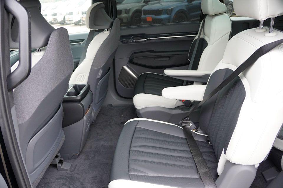 new 2026 Kia EV9 car, priced at $59,624