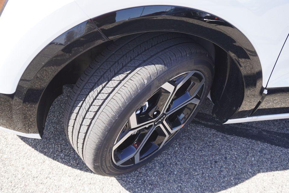 new 2025 Kia Niro car, priced at $29,890