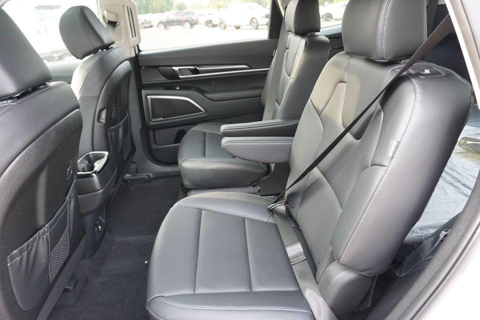 new 2025 Kia Telluride car, priced at $40,974