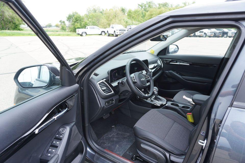new 2025 Kia Seltos car, priced at $25,437