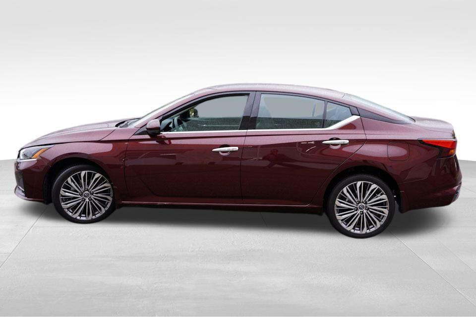 used 2024 Nissan Altima car, priced at $25,888