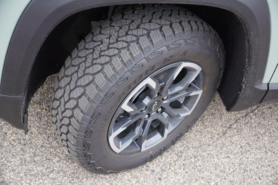 new 2026 Chevrolet Equinox car, priced at $33,940