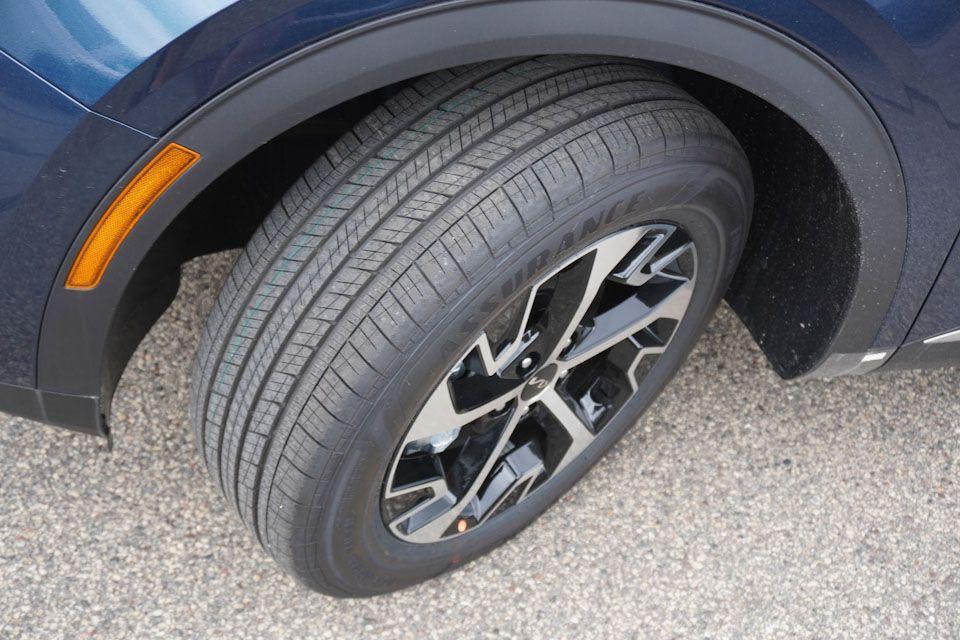 new 2025 Kia Sportage Hybrid car, priced at $32,200
