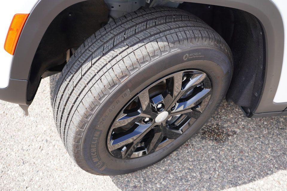 used 2025 Jeep Grand Cherokee car, priced at $39,291