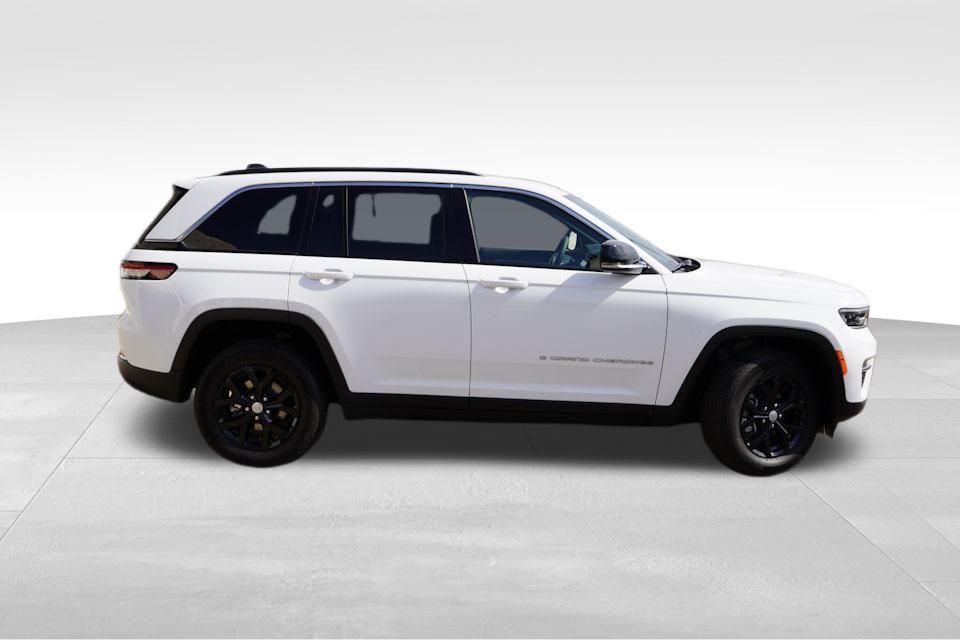 used 2025 Jeep Grand Cherokee car, priced at $39,291