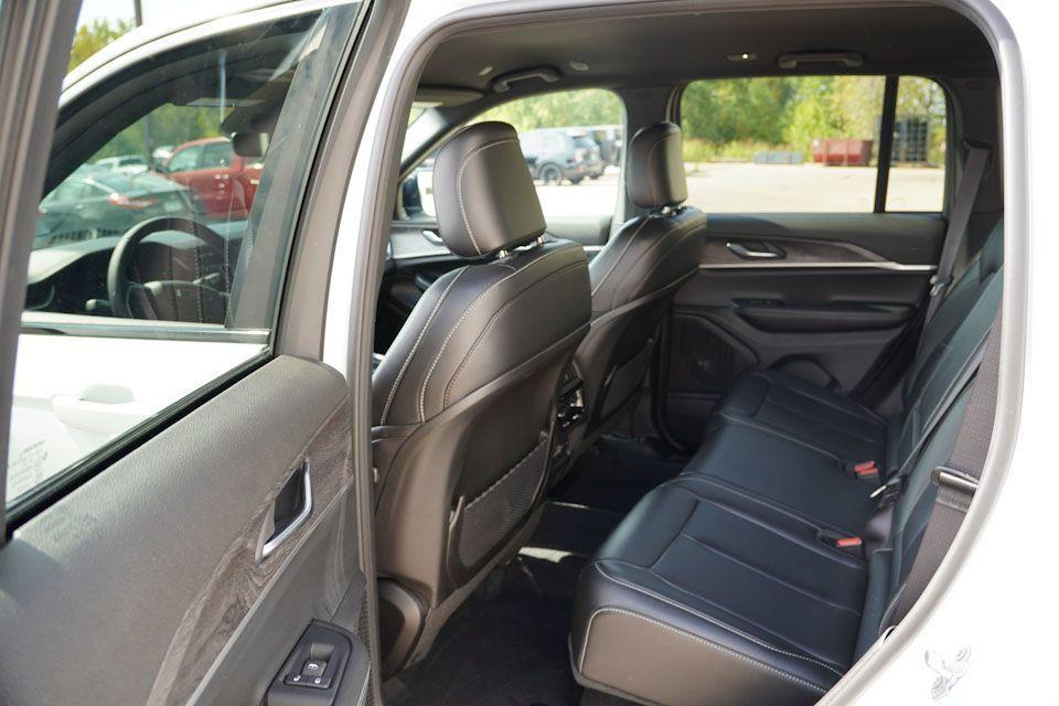used 2025 Jeep Grand Cherokee car, priced at $39,291