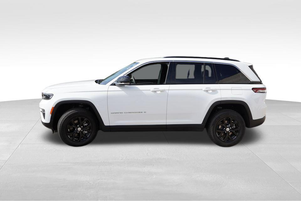 used 2025 Jeep Grand Cherokee car, priced at $39,291
