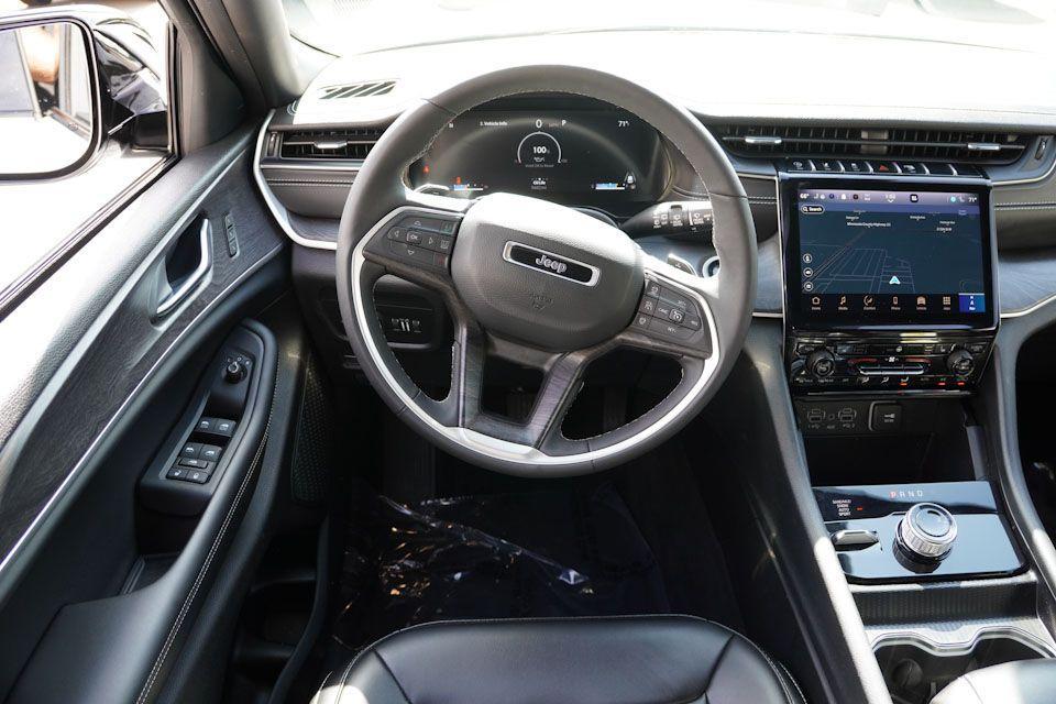 used 2025 Jeep Grand Cherokee car, priced at $39,291