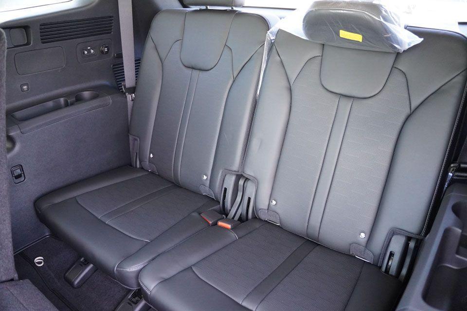 new 2026 Kia Sorento car, priced at $33,905