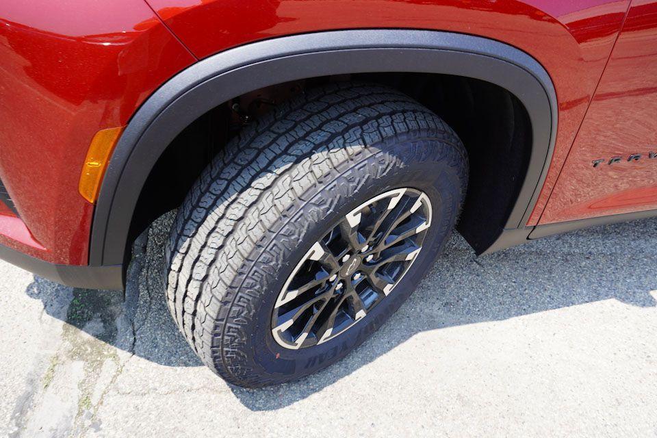 new 2025 Chevrolet Traverse car, priced at $48,003